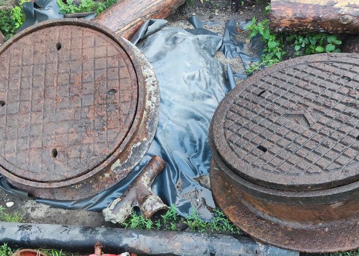 Grajewo ogłoszenia: Sprzedam włazy kanalizacyjne widoczne na zdjęciach. Cena 250 zł...