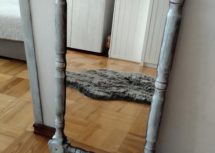 Grajewo ogłoszenia: Sprzedam duże lustro w drewnianej ramie.Cena 60 zł.