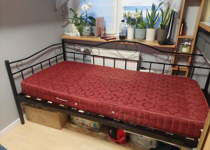 Grajewo ogłoszenia: Sprzedam metalowe łóżko 90x200. Dorzucam materac jeśli ktoś...