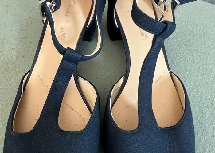 Grajewo ogłoszenia: Sprzedam czółenka zamszowe marki Clarks rozmiar 38 w kolorze...